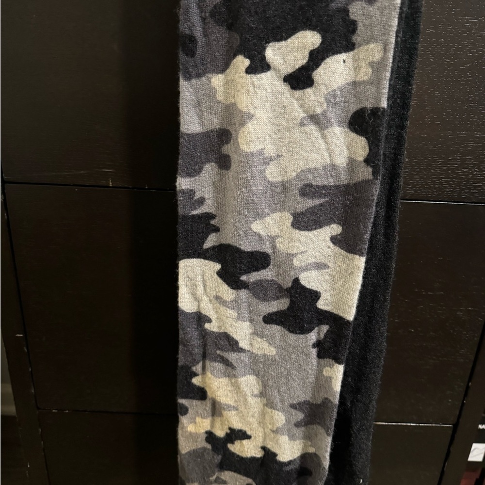 Neiman Marcus Men’s Cashmere Scarf